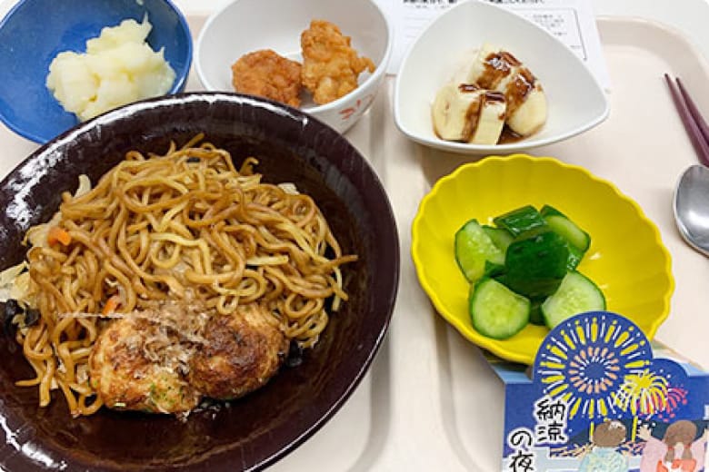 ＜夏祭りメニュー＞焼きそば＆たこ焼き・唐揚げ・じゃがバター・きゅうりの浅漬け・チョコバナナ